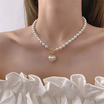 Amara – Colar choker em pérolas