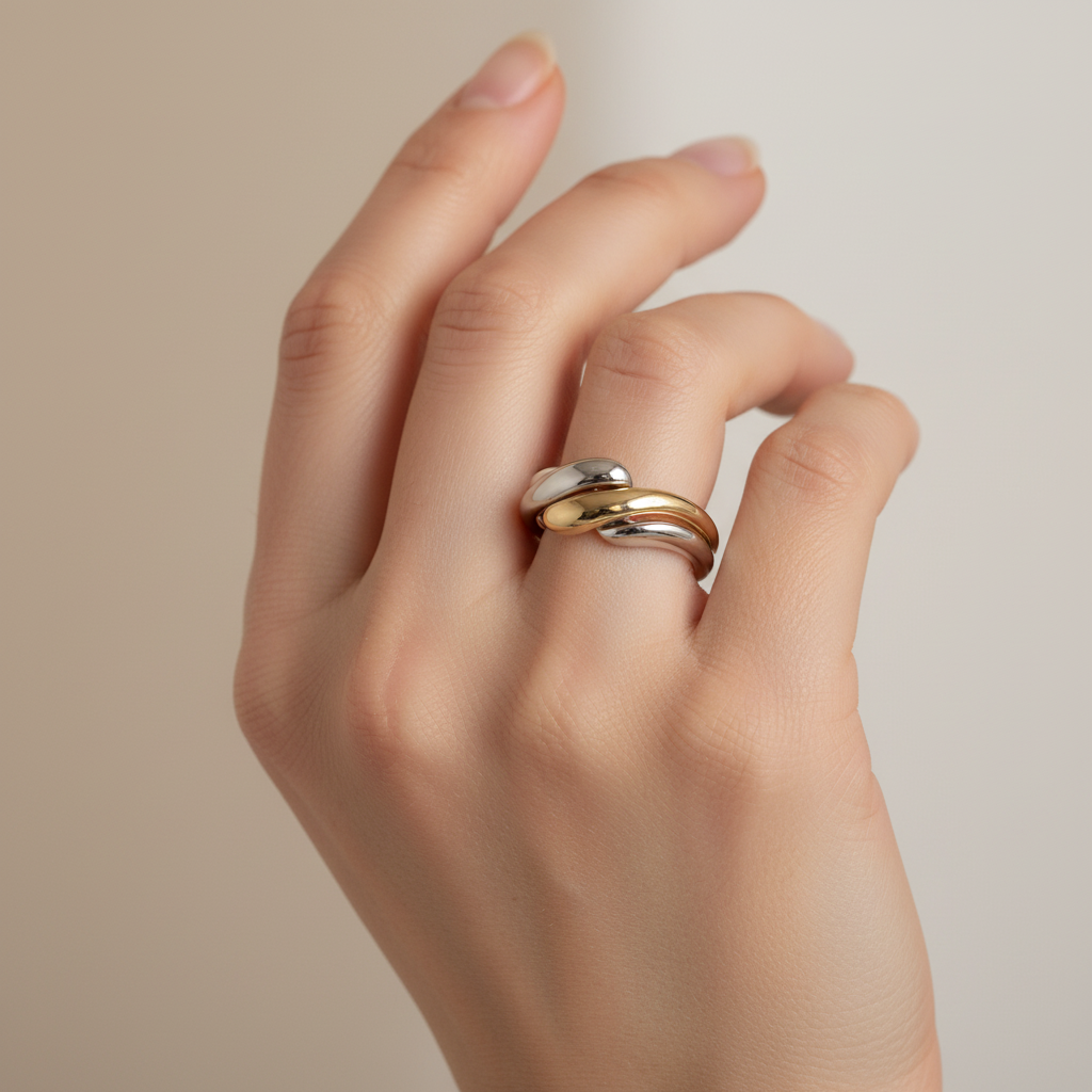 Elaine – Bague elegante com padrão de onda irregular
