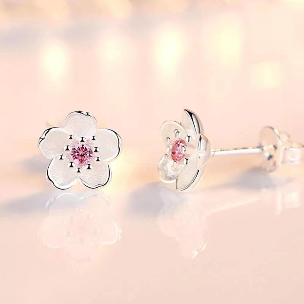 Holly – Brincos prateados de flor de cerejeira