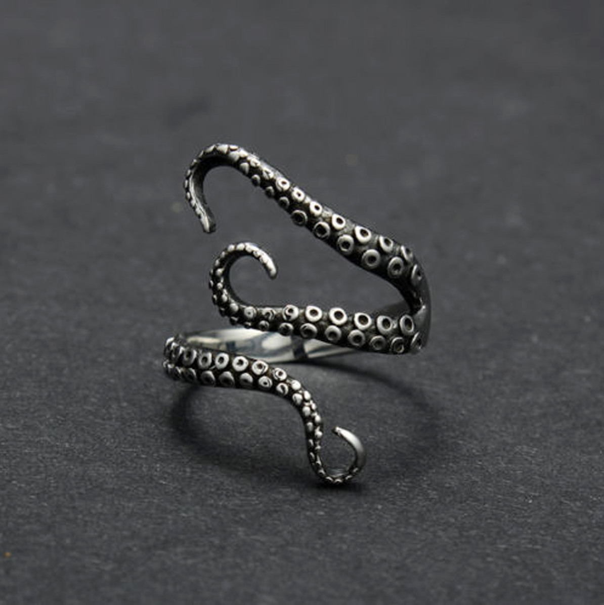 Thalassa – Bague ajustável em forma de tentáculo de polvo