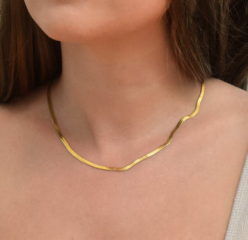 Lucienne – Colar serpente elegante